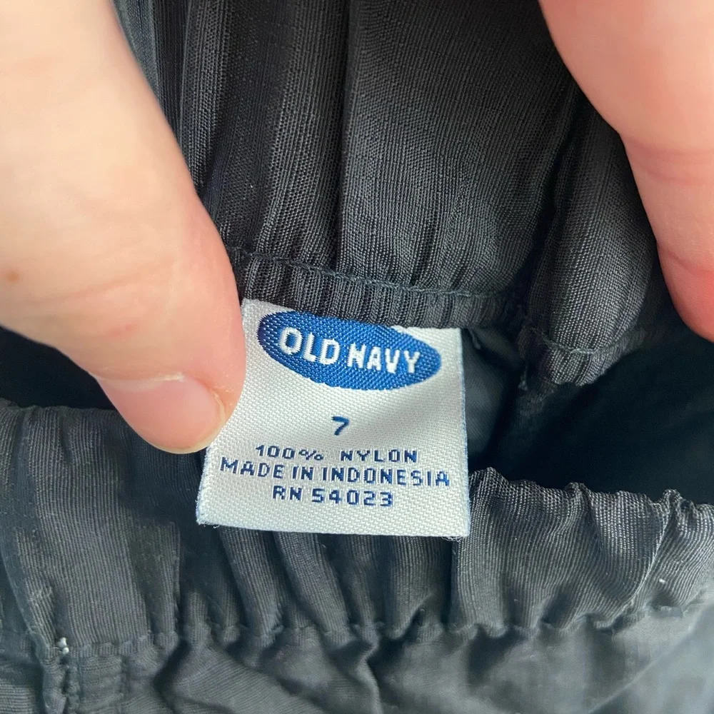 NWOT Old Navy kid’s black adjustable waist belted snow pants outside play size 7